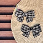 گیره-پاپیونی-چهارخانه-پشمی-مشکی-کرم-دخترانه